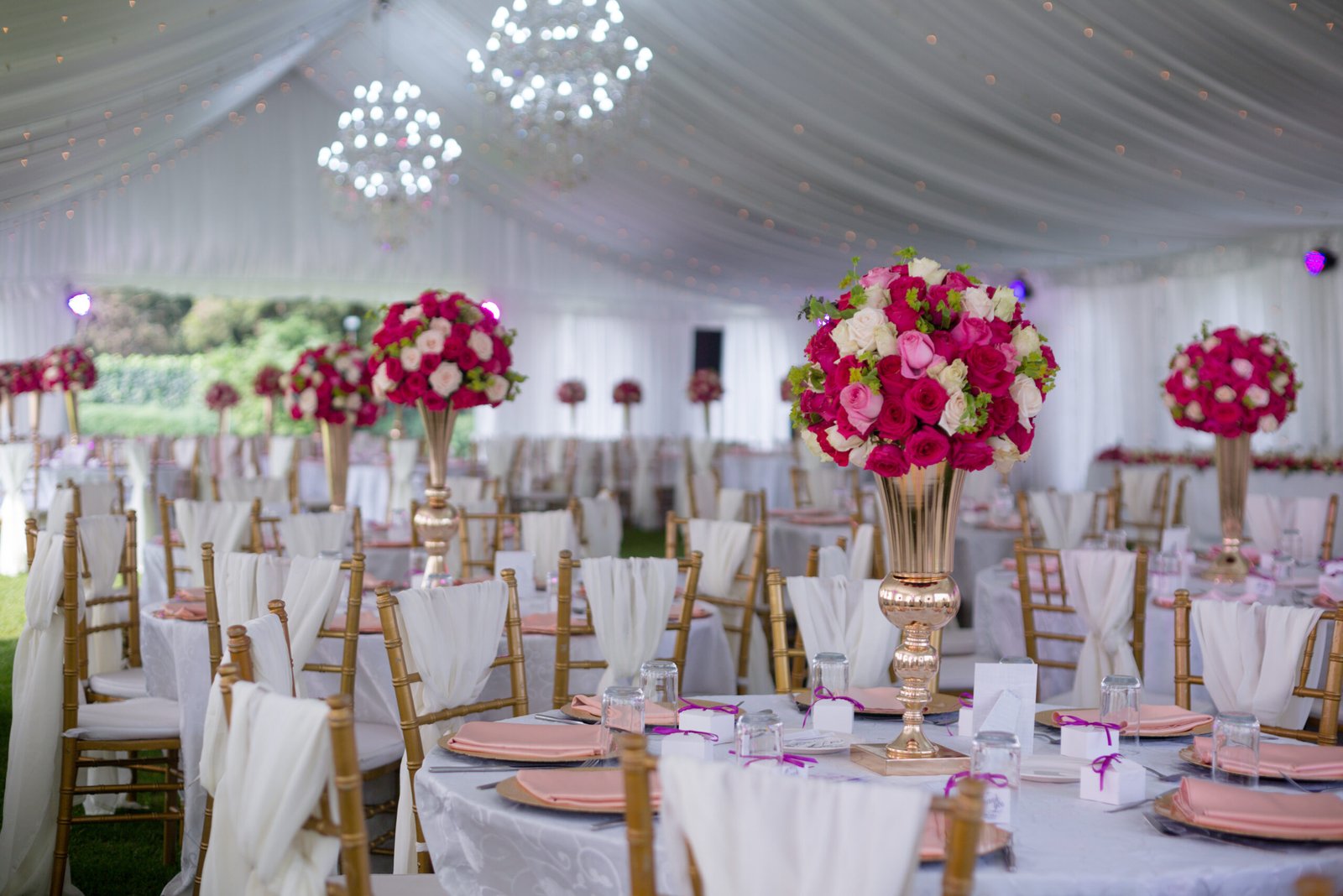 Prix location chapiteaux : comprendre les coûts pour mieux organiser votre événement